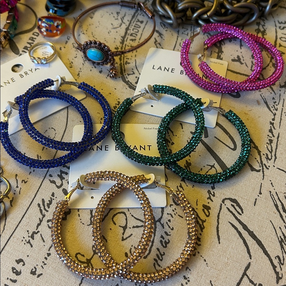 Lot of 13 Pieces of Jewelry 5 Earrings 3 Rings 5 Bracelets Chic Vibrant Boho - Picture 4 of 17